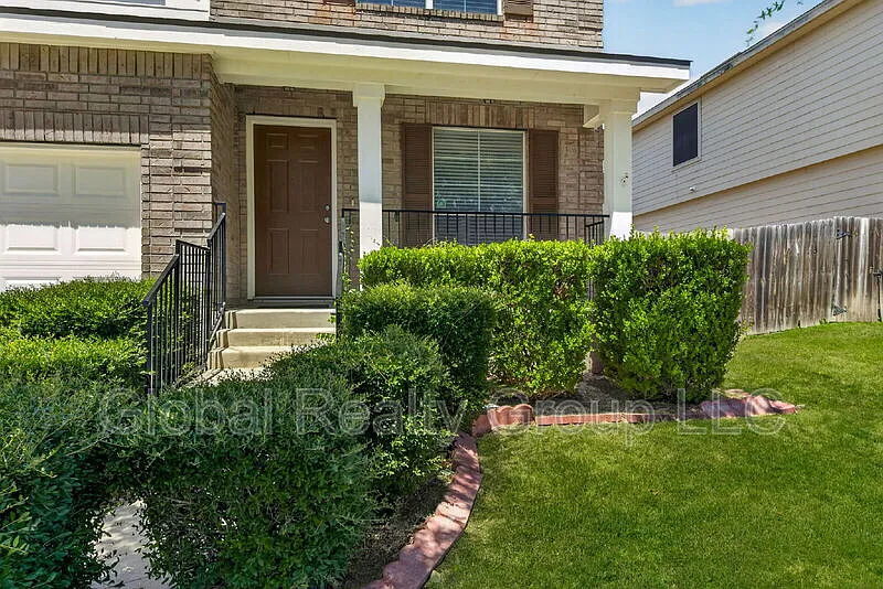 4 bed, 2.5 bath, 2487 sqft, $1,650 — Photo 3