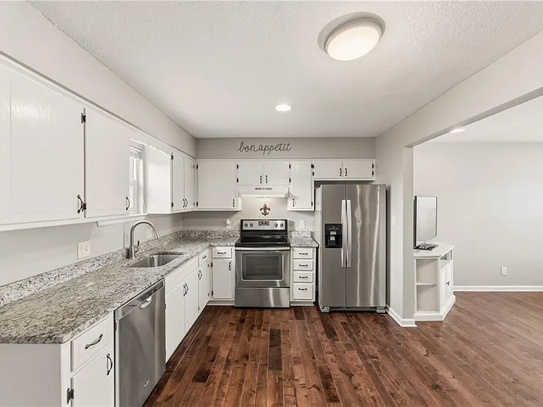 1225 E Cothrell St — Photo 5