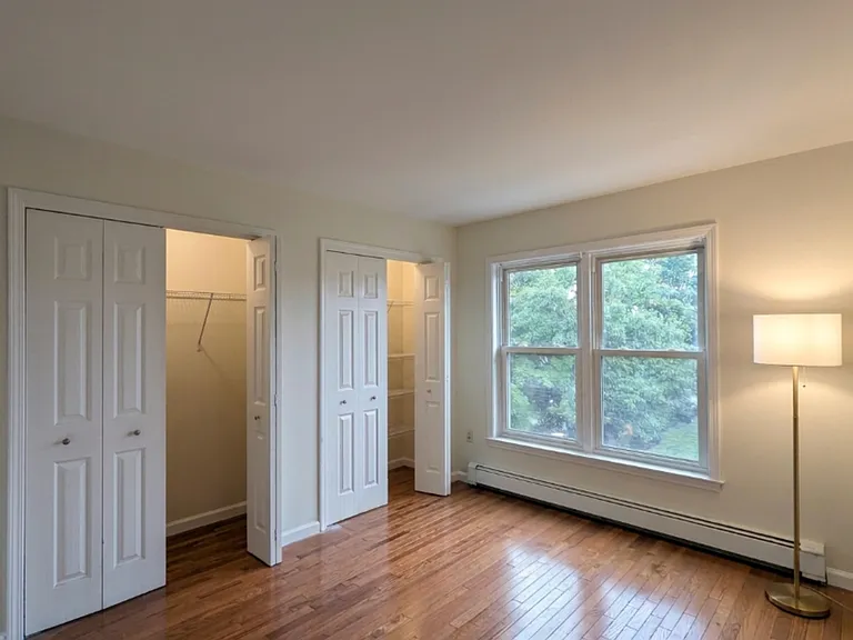 Oak Knoll Apartments — Photo 14