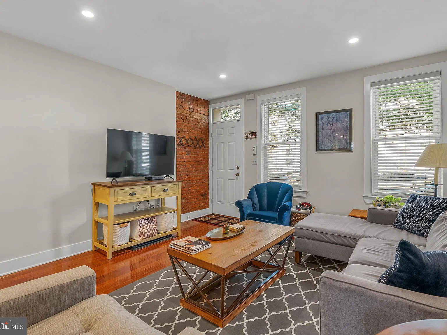 2 bed, 2.0 bath, 1100 sqft, $2,400 — Photo 4