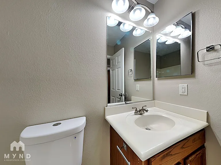 1034 E Saddle Way — Photo 30