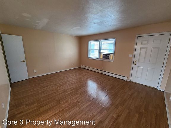 2nd image of 1329 N Linden St APT 1