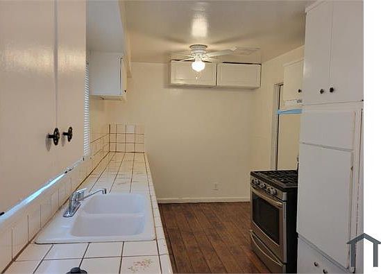 2nd image of 1033 W Avenue J13