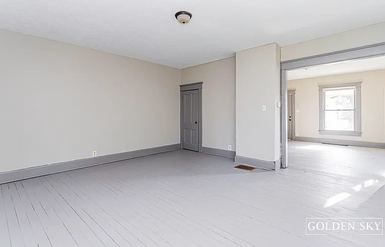 1114 Mourer St — Photo 4