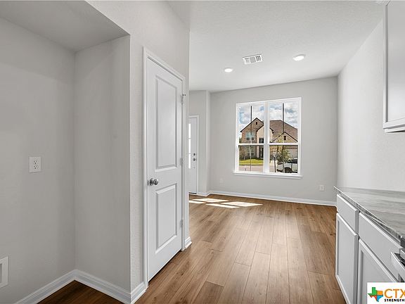 5th image of 1621 Dryden Ave