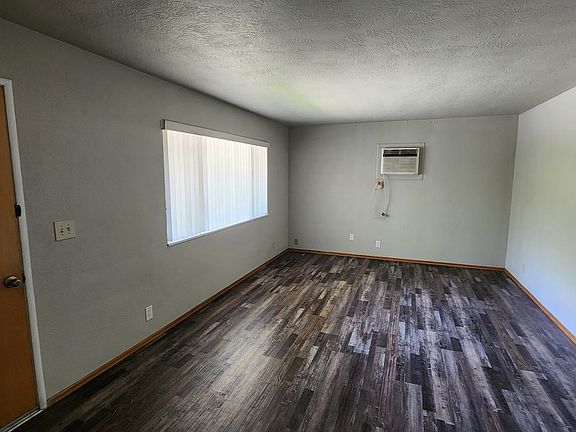 2nd image of 143 W Loretta Ave