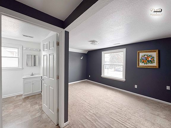 4th image of 1116 Seymour Ave #2