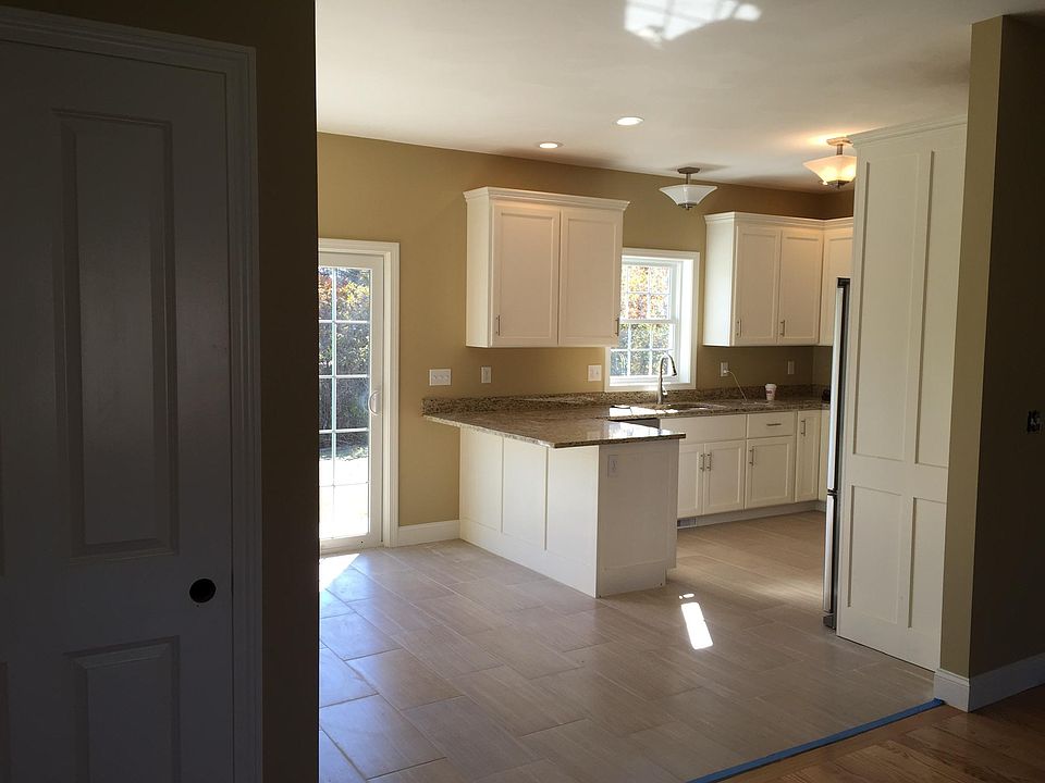 1st image of 9 Katherine St #B