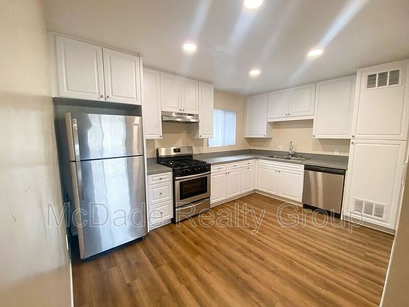 2nd image of 2912-2920 E 18th St Unit 2918