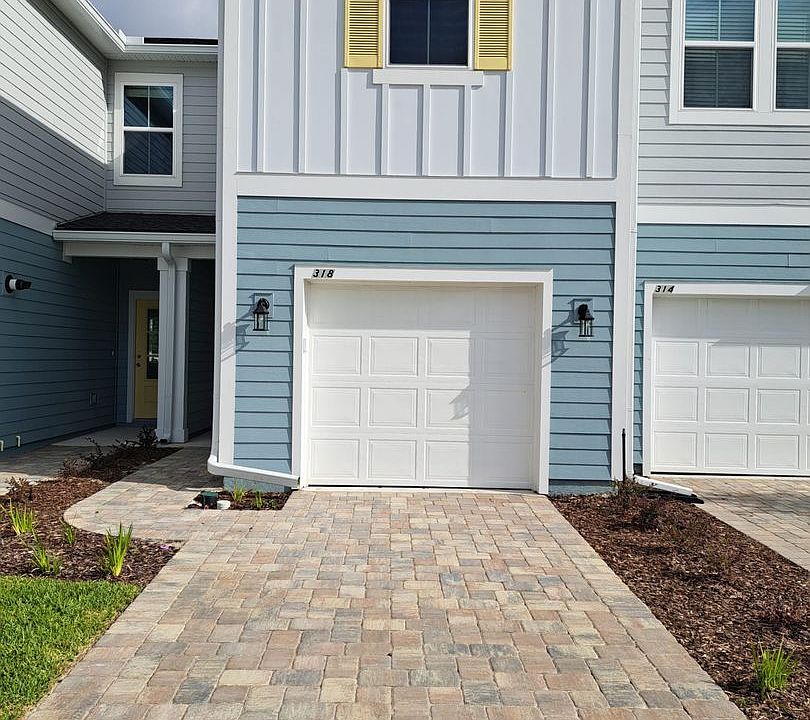 1st image of 318 Brandon Lakes Dr