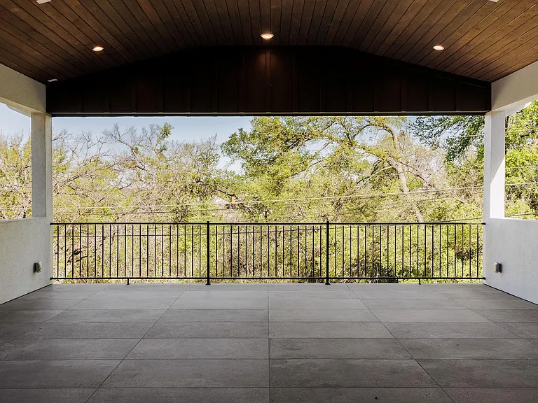 2504 Bluffview Dr — Photo 22
