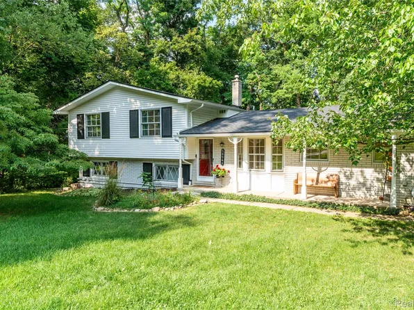 26541 Old Homestead Ct, Farmington Hills, MI 48331