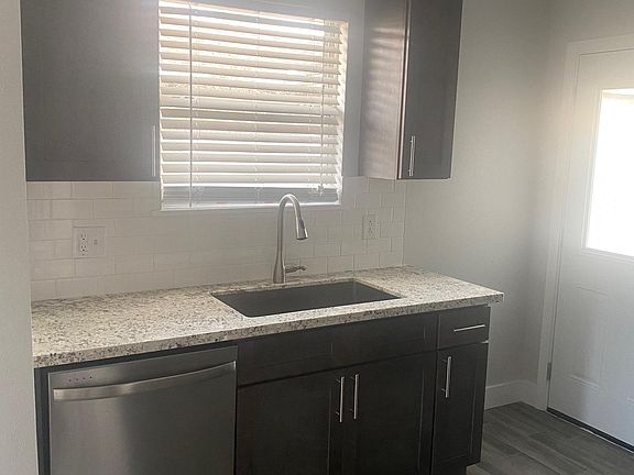 4th image of 924 Mouton St