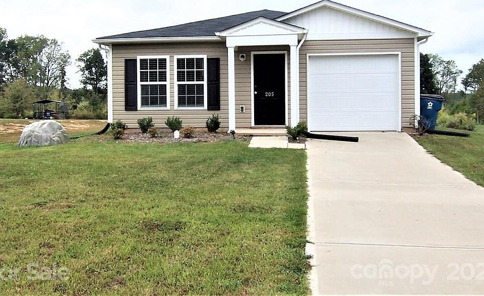1st image of 205 Autumn Woods Dr