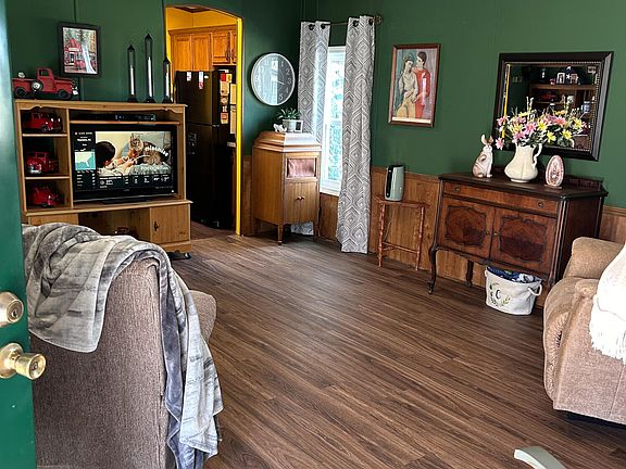 3rd image of 639 Bailey Bridge Rd