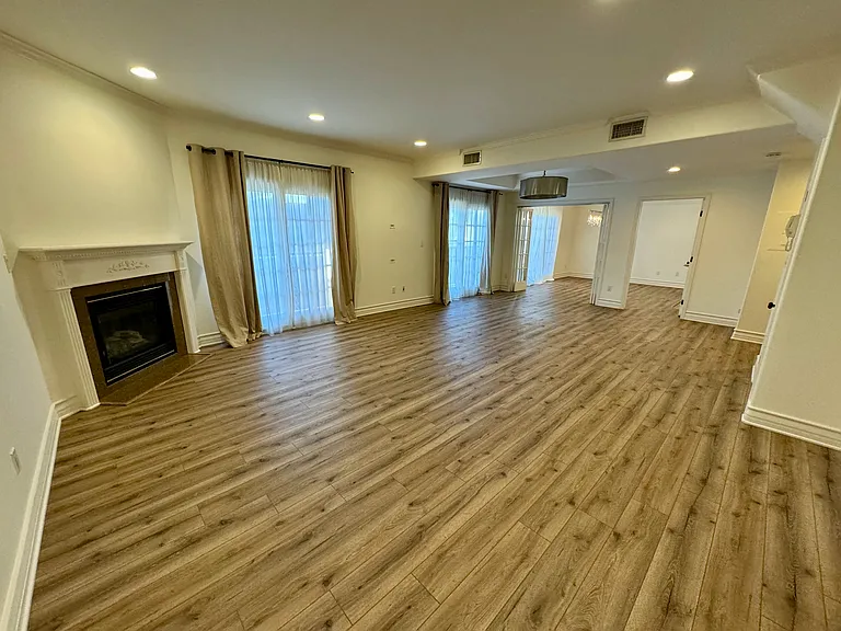 1253 Granville Ave #5 — Photo 1