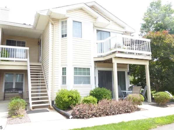 52 Foxwood Ct, Bedminster, NJ 07921