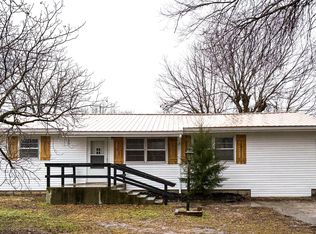 1102 Stratford Pl, Neosho, MO 64850