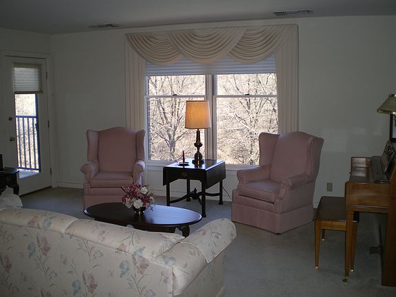 5th image of 3207 Falcon Ln #D221