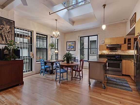 3rd image of 41 Bleecker St APT 4
