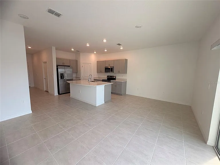 2212 Portrait St — Photo 4