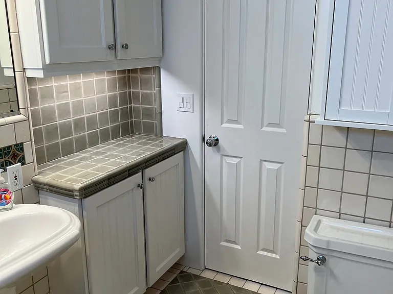 435 Manhattan Ave #A — Photo 11