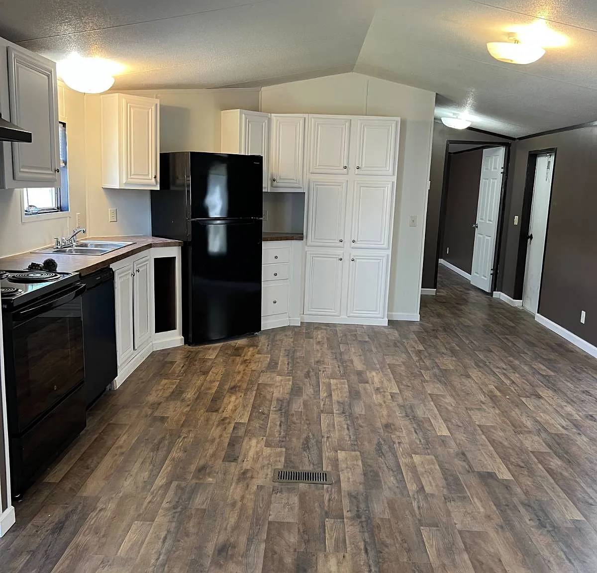 3 bed, 2.0 bath, $1,150 — Photo 1