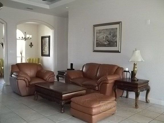 3rd image of 722 Country Dr