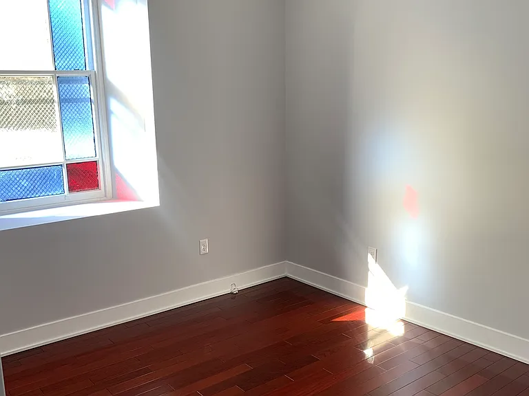 302 Richmond St #5 — Photo 8