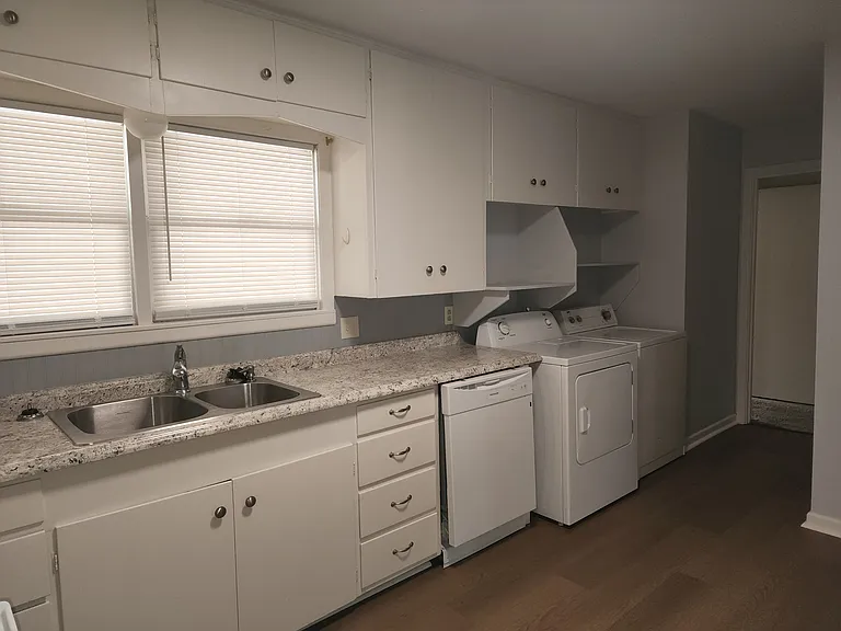 1617 Avenue D — Photo 7