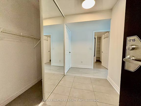 3rd image of 19 Grand Trunk Cres #1715