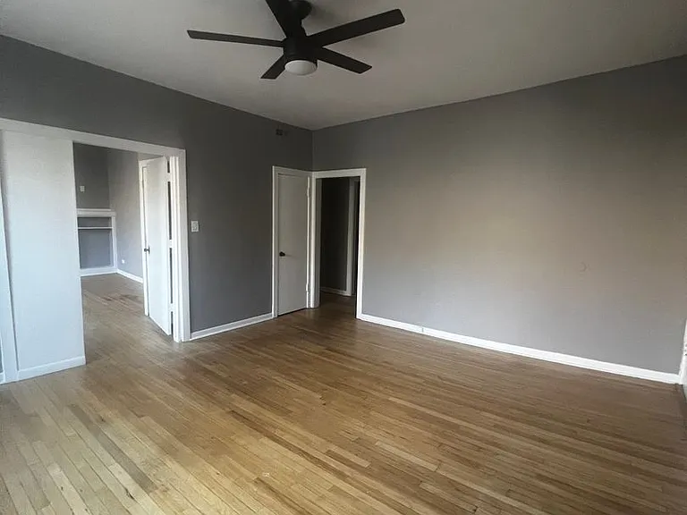 Hyde Park Apartments — Photo 19