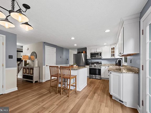 3rd image of 225 Jackson Blvd