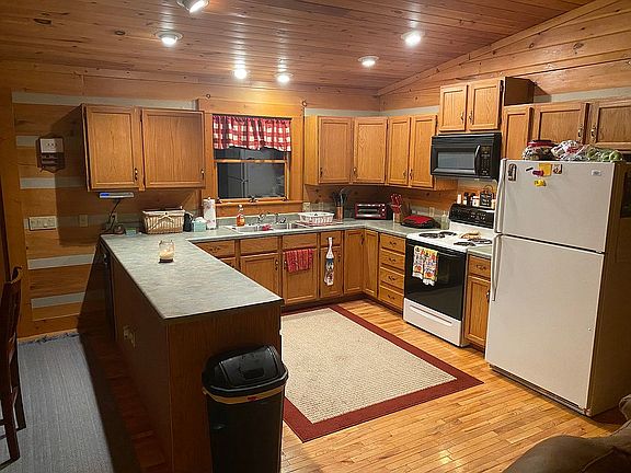 5th image of 396 English Ln