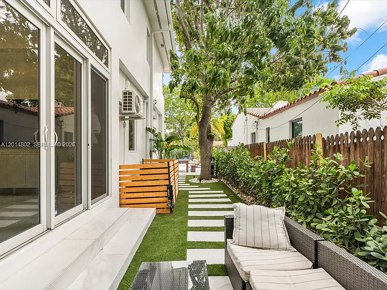 825 SW 23rd Rd — Photo 16