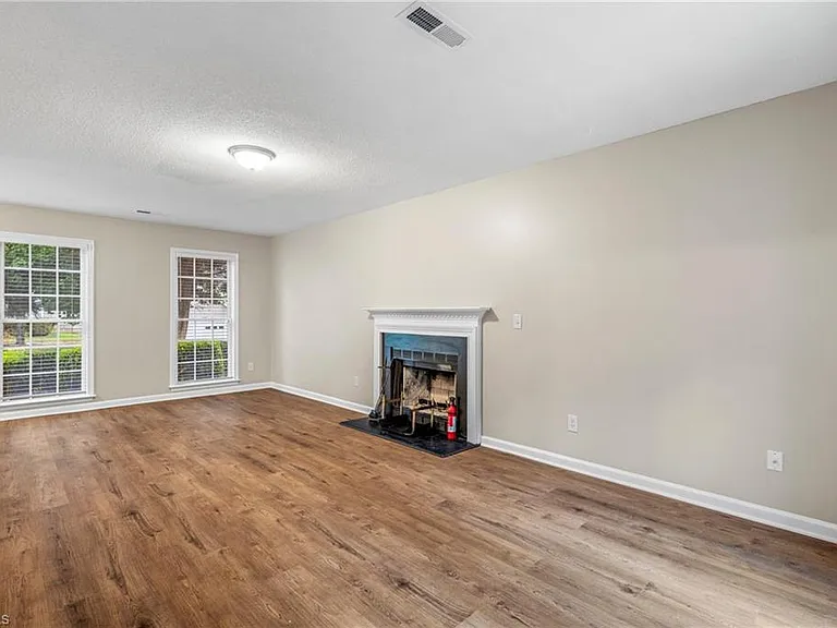 2320 Meadow Gate Dr — Photo 6