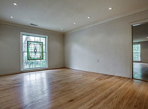 5th image of 210 E Crestwood Dr