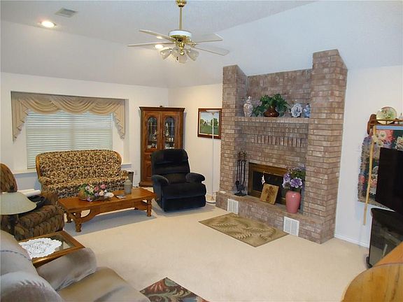 3rd image of 3420 Nottingham Dr