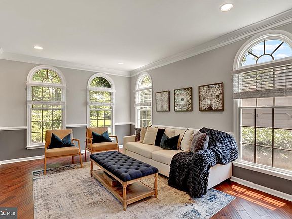 5th image of 619 Chatwyck Ln