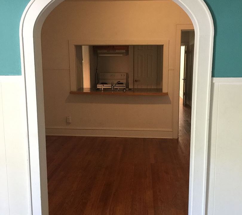 2nd image of 3001 Elm St