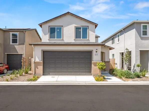 6274 E Riesling Dr, Fresno, CA 93727