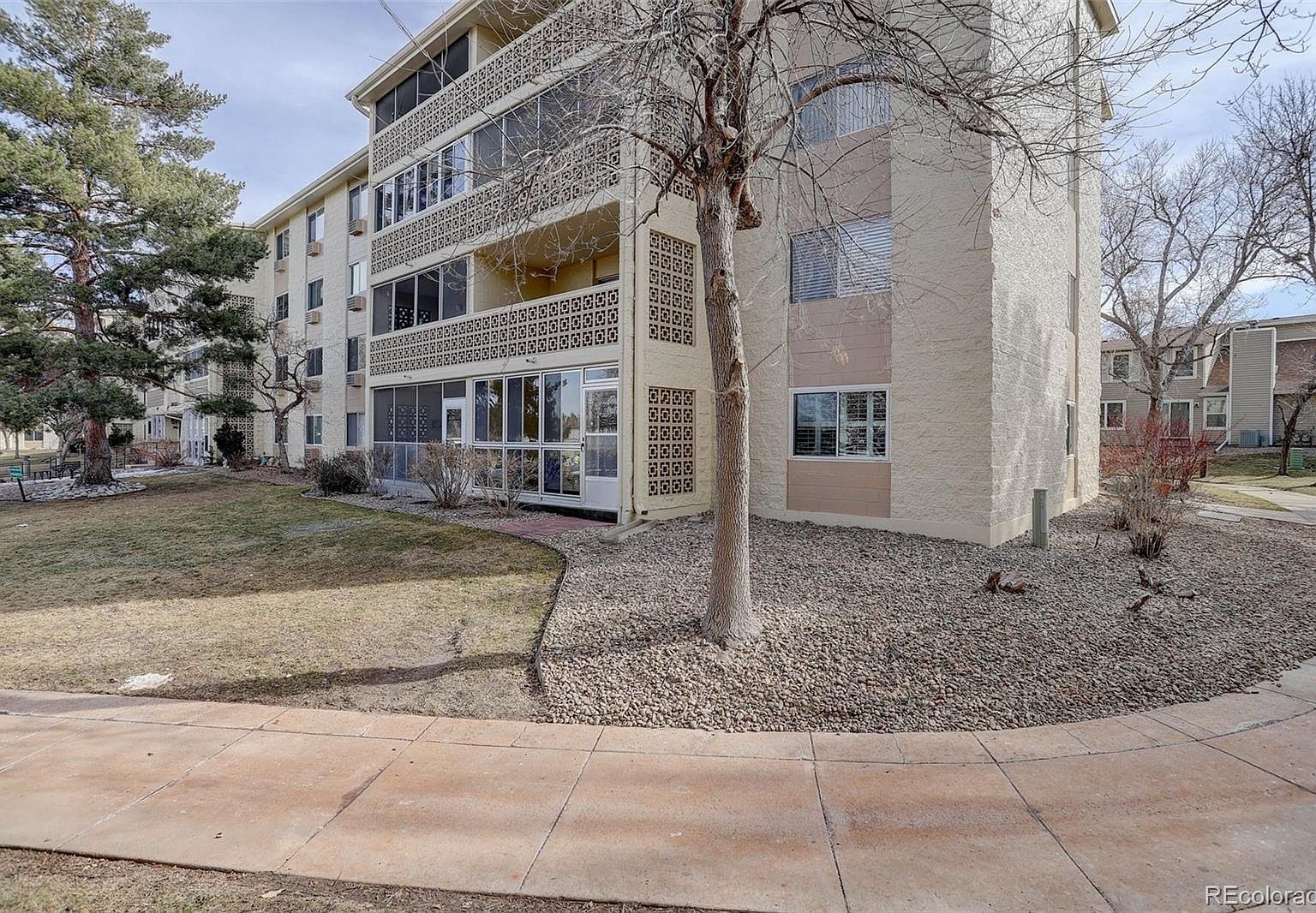 3164 S Wheeling Way #101