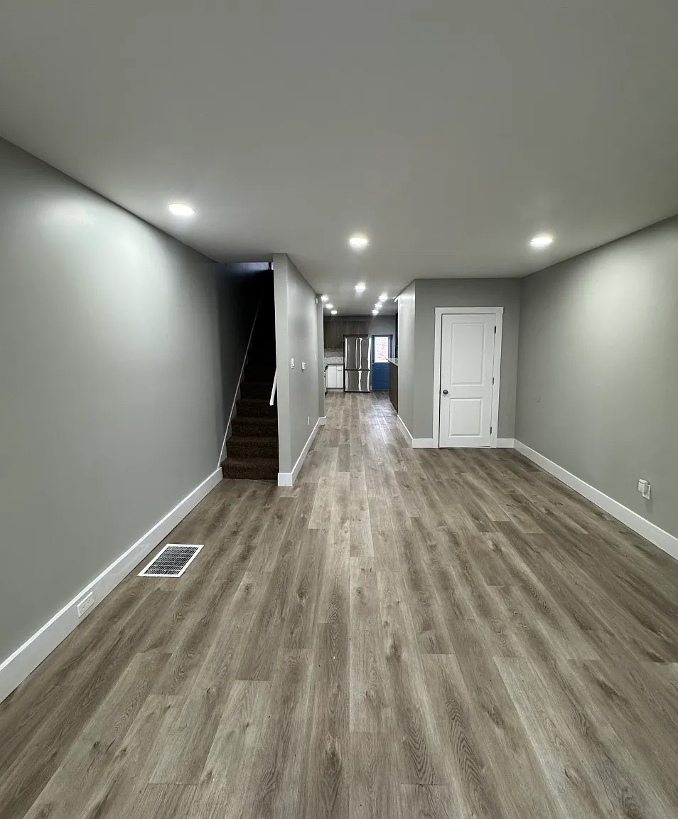 3 bed, 970 sqft, $1,300 — Photo 1