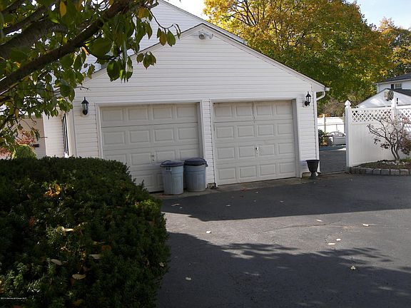 2nd image of 2 Claridge Dr