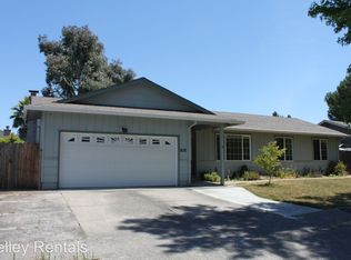 1832 Holiday St, Santa Rosa, CA 95403