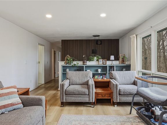 5th image of 77 Searles Rd