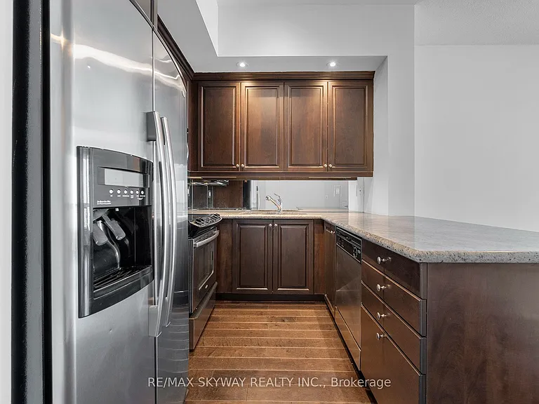 628 Fleet St #LPH03 — Photo 12