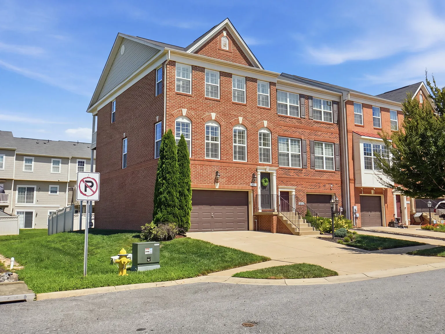 3 bed, 2382 sqft, $3,395 — Photo 2