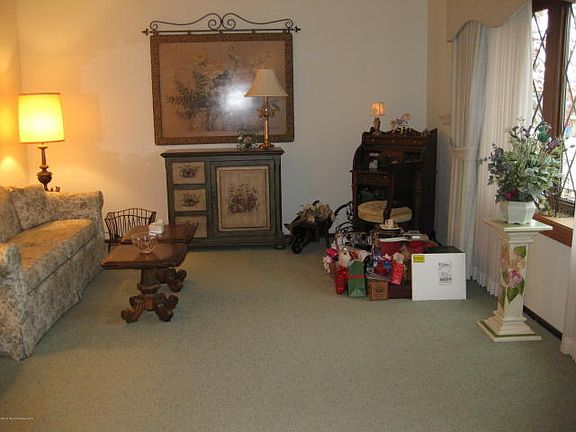 3rd image of 108 Mountain View Dr
