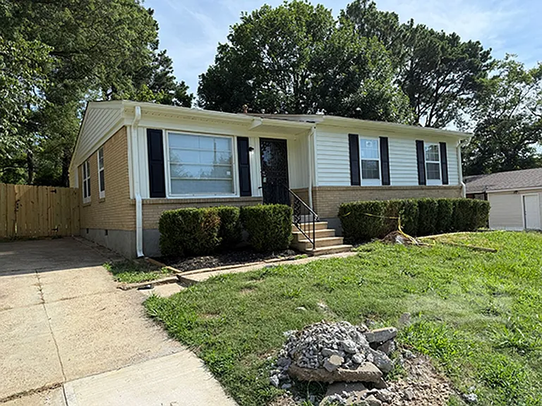 2076 Willow Wood Ave — Photo 3